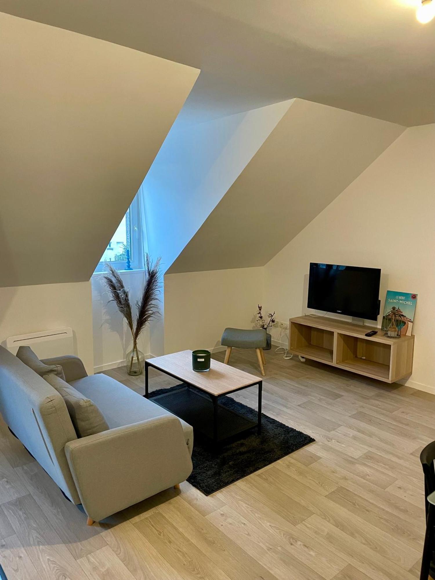 L'Escapade Apartment ฟูแฌร์ ภายนอก รูปภาพ