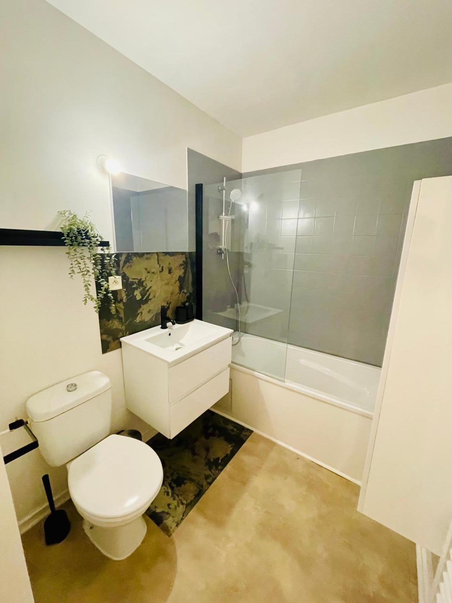 L'Escapade Apartment ฟูแฌร์ ภายนอก รูปภาพ